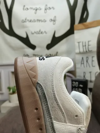 Adidas Tênis Lifestyle Rosa Bege de Camurça e Têxtil de Baixo Topo 23