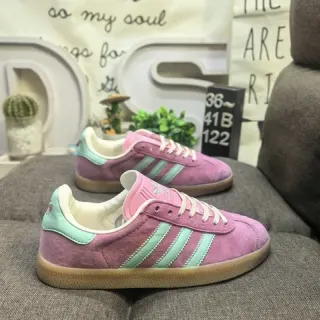 Adidas 粉绿色麂皮鞋面三条纹侧边面板生活方式运动鞋