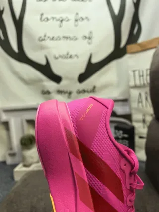 Adidas Tênis de Corrida Cabedal Monocromático Rosa Vermelho Vibrante Design de Listras Tricolor 3