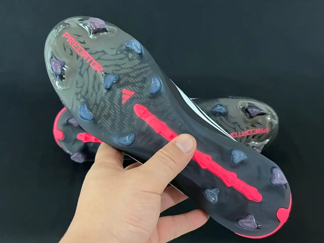 Adidas Predator কালো সাদা লাল Firm-Ground ফুটবল জুতো 2