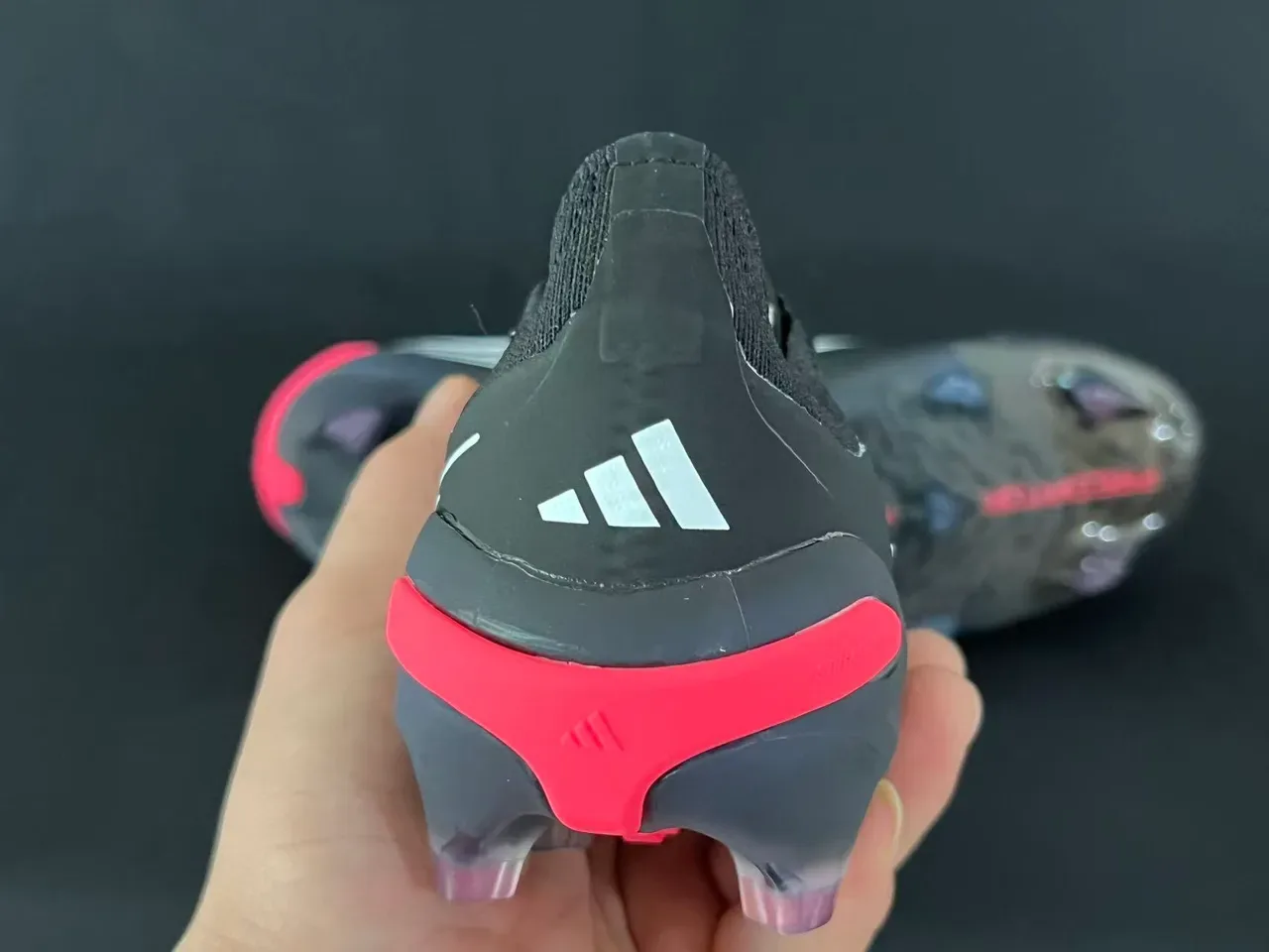 Adidas Predator কালো সাদা লাল Firm-Ground ফুটবল জুতো 3