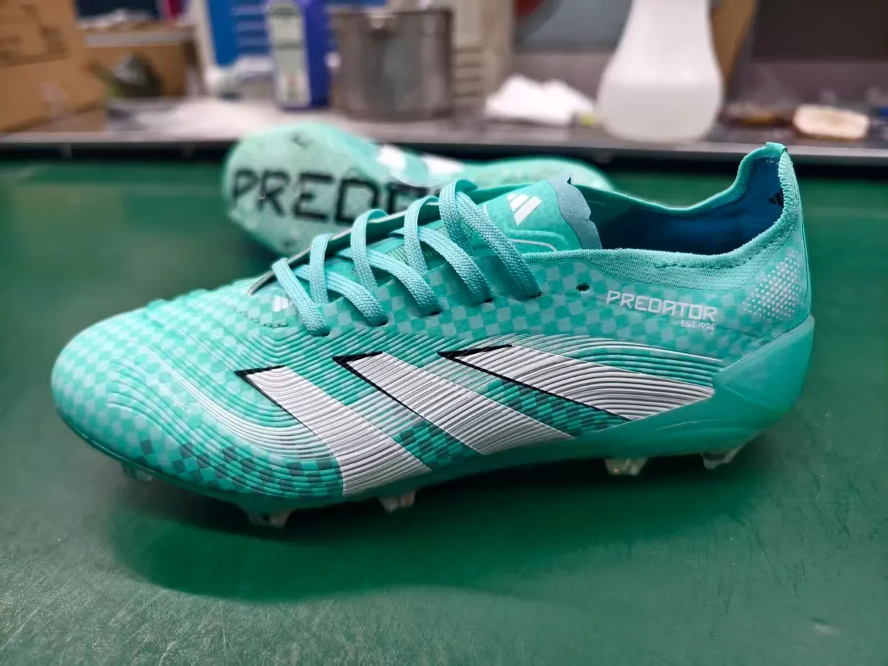 Adidas Predator नीला सफेद चेकरेड ऊपरी टेक्सचर तीन पट्टियाँ पक्की धरती फुटबॉल जूते 8