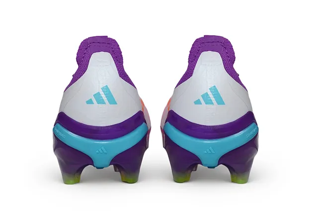 Adidas Predator Chaussures de football rose-violet avec col de chaussette, rayures asymétriques cyan, pour terrain ferme 3