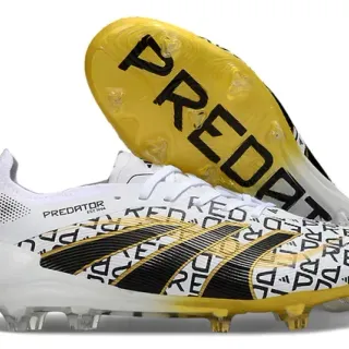 Adidas Predator Botas de fútbol blanco y dorado de corte bajo con estampado gráfico de monograma para terreno firme