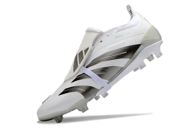 Adidas Predator 白银低帮靴 不对称鞋带盖 人工草地足球鞋 3