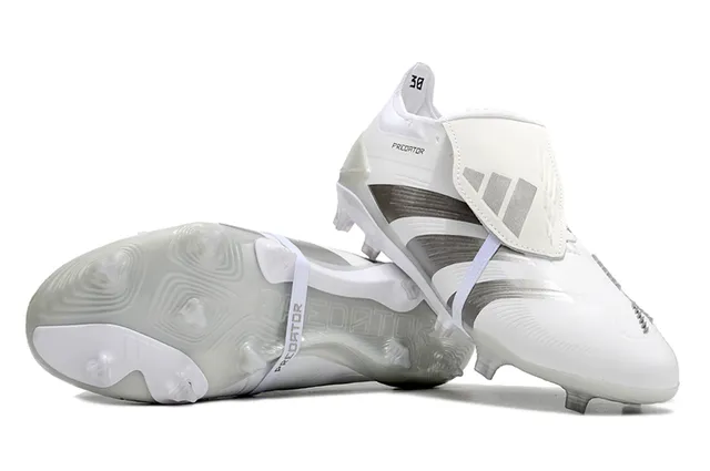 Adidas Predator 白银低帮靴 不对称鞋带盖 人工草地足球鞋 4