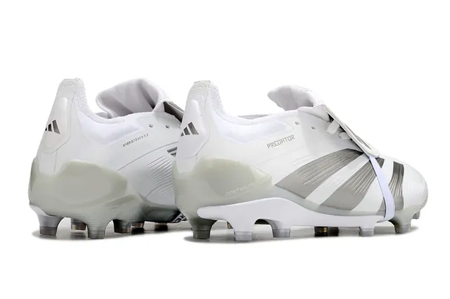 Adidas Predator 白银低帮靴 不对称鞋带盖 人工草地足球鞋 5