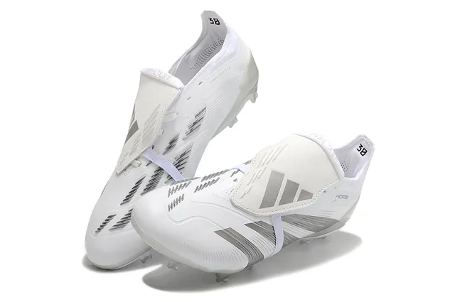 Adidas Predator 白银低帮靴 不对称鞋带盖 人工草地足球鞋 7
