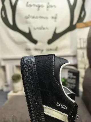 Adidas Samba Sneakers Lifestyle Noir et Off-White 3