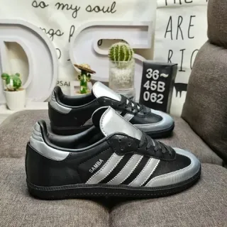 Adidas Samba حذاء رياضي أسود وفضي معدني نمط حياة