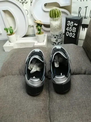 Adidas Samba Sneakers Negros y Plateados Metálicos Estilo de Vida 8
