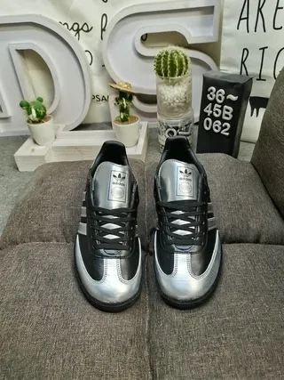 Adidas Samba Sneakers Negros y Plateados Metálicos Estilo de Vida 10