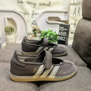 Adidas Samba بني بيج بدون أربطة إغلاق بحزام مشابه للمخمل الجزء العلوي أحذية رياضية نمط حياة