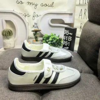 Adidas Samba Off-White وأسود حذاء أسلوب حياة
