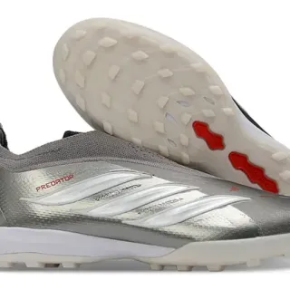 Chaussures de football Adidas Argent Rouge Métallisé Synthétique Rayures Blanches Trois Superposition Gazon