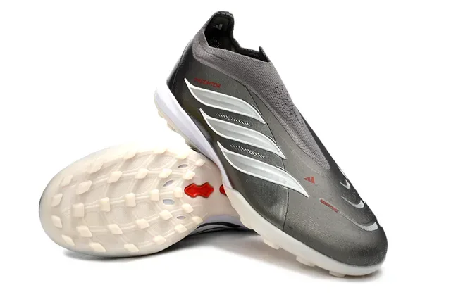 Tênis de futebol Adidas Prata Vermelho Metálico Sintético Superior Faixa Branca Três Gramado 12