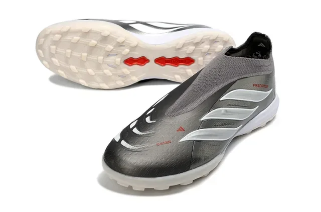 Tênis de futebol Adidas Prata Vermelho Metálico Sintético Superior Faixa Branca Três Gramado 13