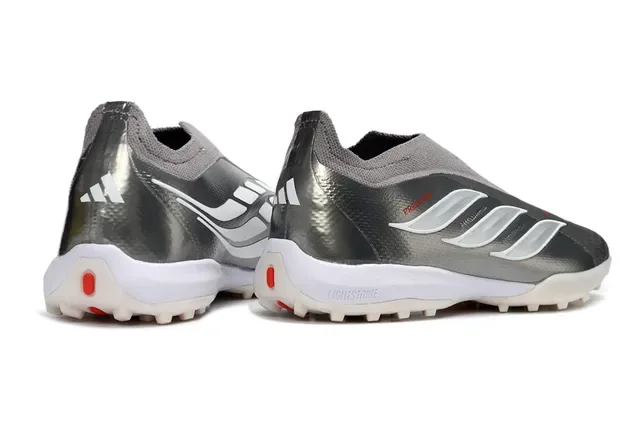 Tênis de futebol Adidas Prata Vermelho Metálico Sintético Superior Faixa Branca Três Gramado 14