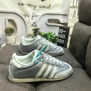 Adidas فضي أبيض منخفض الكعب أصابع مثقوبة سنيكرز لايف ستايل