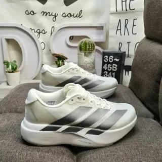 Adidas حذاء رياضي منصة من النسيج بثلاث شرائط