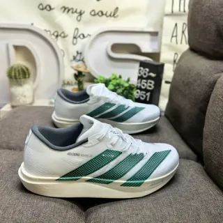 Adidas Blanc Vert Chaussures de course légères avec upper en maille ingénierisée perforé avec overlay de trois rayures