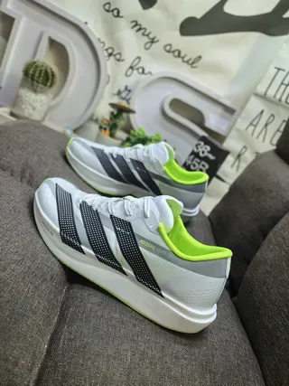 Adidas Zapatos Lifestyle Blancos Verdes Bajo Perfil Inspirados en Carreras Perforados Superposición de Tres Rayas 7