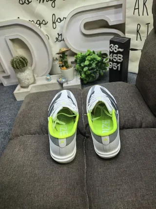 Adidas Zapatos Lifestyle Blancos Verdes Bajo Perfil Inspirados en Carreras Perforados Superposición de Tres Rayas 8