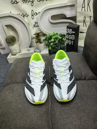 Adidas Zapatos Lifestyle Blancos Verdes Bajo Perfil Inspirados en Carreras Perforados Superposición de Tres Rayas 10