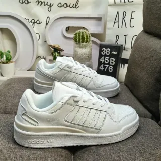 Adidas أبيض منخفض القدم نمط حياة رياضي