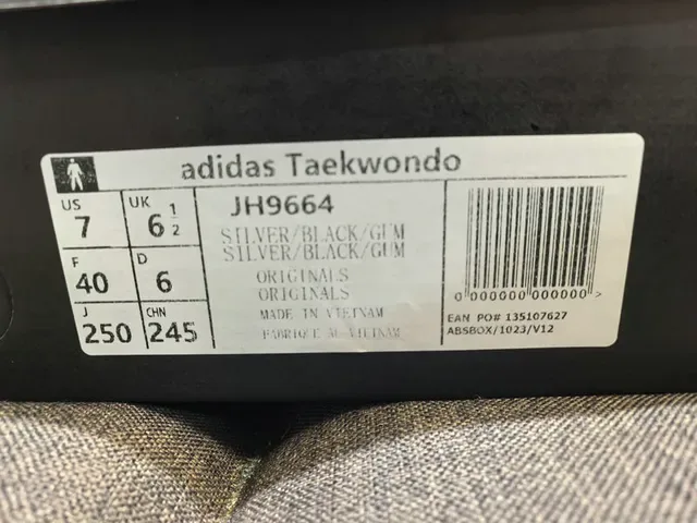 Adidas Tênis Lifestyle Branco Prateado Low-Top com Bico Acushonado 2