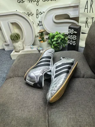 Adidas Tênis Lifestyle Branco Prateado Low-Top com Bico Acushonado 6