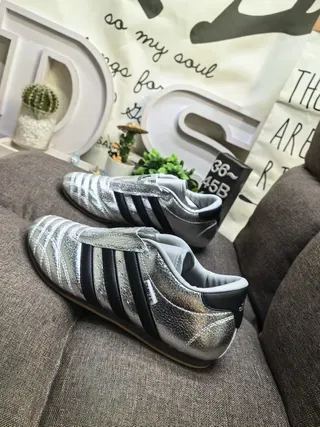 Adidas Tênis Lifestyle Branco Prateado Low-Top com Bico Acushonado 7