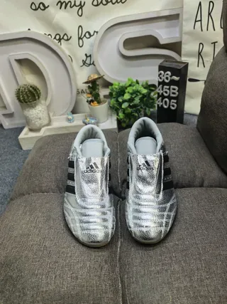 Adidas Tênis Lifestyle Branco Prateado Low-Top com Bico Acushonado 10