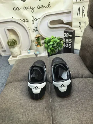 Adidas Tênis Lifestyle Branco Prateado Low-Top com Bico Acushonado 18