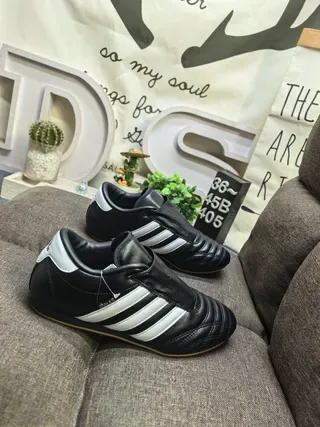 Adidas Tênis Lifestyle Branco Prateado Low-Top com Bico Acushonado 19