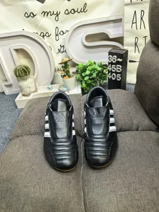 Adidas Tênis Lifestyle Branco Prateado Low-Top com Bico Acushonado 20