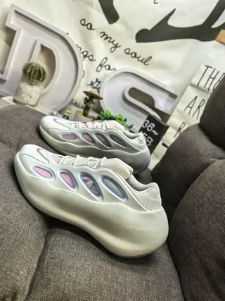 Adidas Yeezy 450 বেইজ গোলাপি খোদাই করা একক তলা অসমমিত পাশের জানালা কাটআউট লাইফস্টাইল স্নিকার্স 7