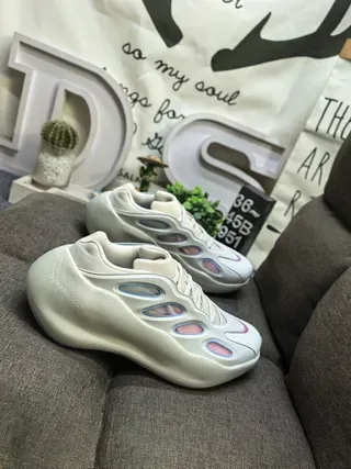 Adidas Yeezy 450 বেইজ গোলাপি খোদাই করা একক তলা অসমমিত পাশের জানালা কাটআউট লাইফস্টাইল স্নিকার্স 9