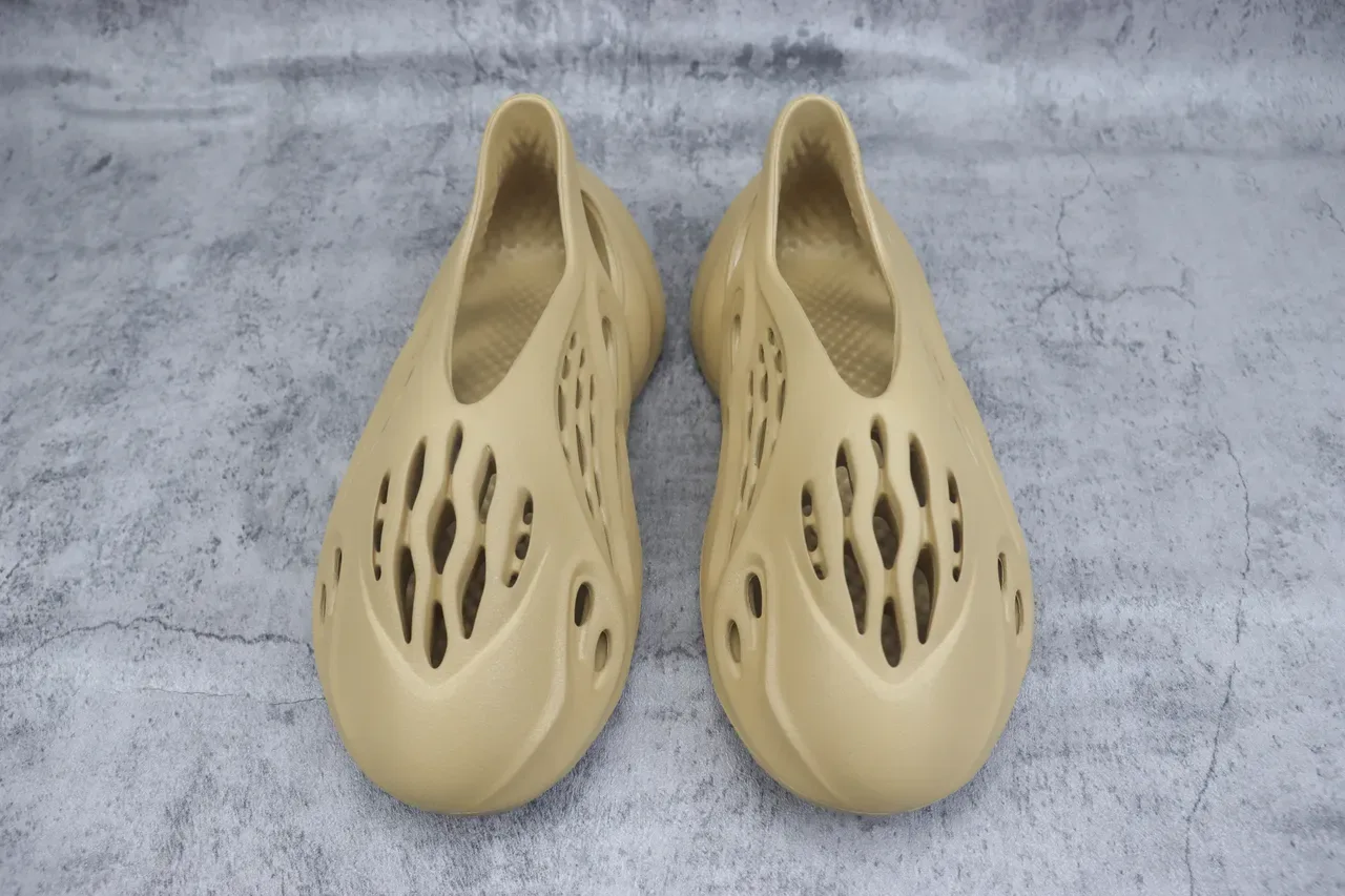 Adidas Yeezy Foam Runner Beige zapatillas lifestyle 2