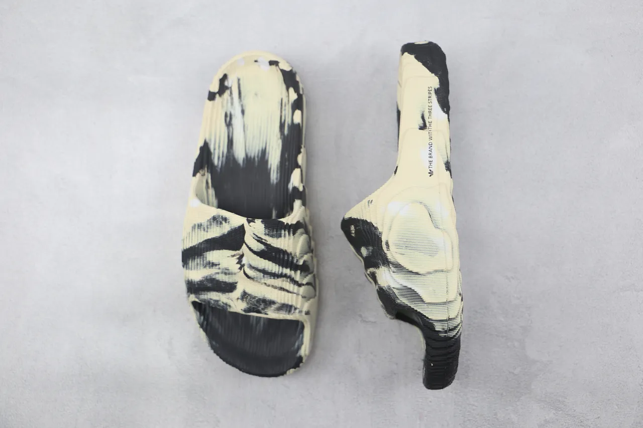 Adidas Yeezy Slide zuecos marbrés noir et crème 3
