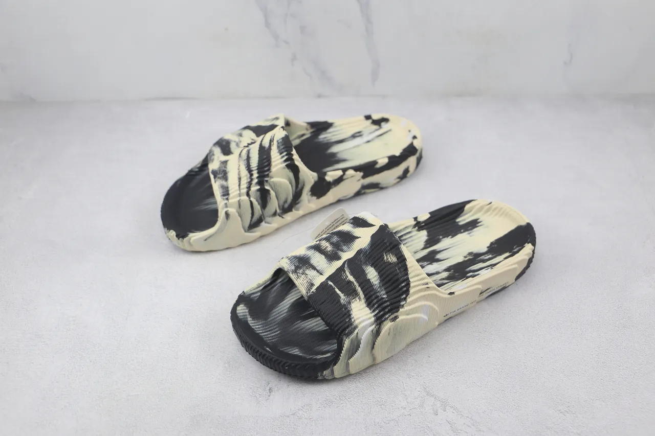 Adidas Yeezy Slide zuecos marbrés noir et crème 4