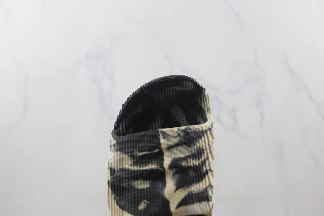 Adidas Yeezy Slide zuecos marbrés noir et crème 6