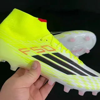 Adidas Jaune Blanc Haut-Coupé Ajustement à la chaussette Haut Néon Et Motif Damier Terrain Firme Chaussures De Football