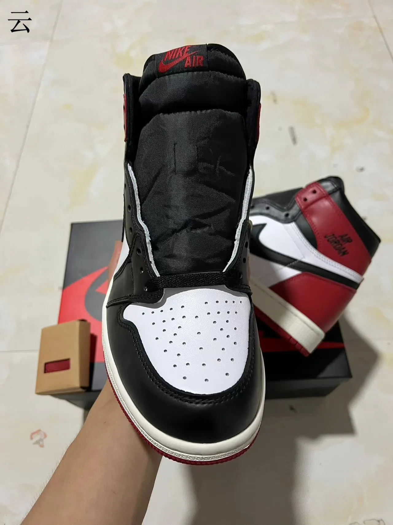 Air Jordan 1 काले और लाल हाई-टॉप लेदर-पैनल्ड बास्केटबॉल जूते 3