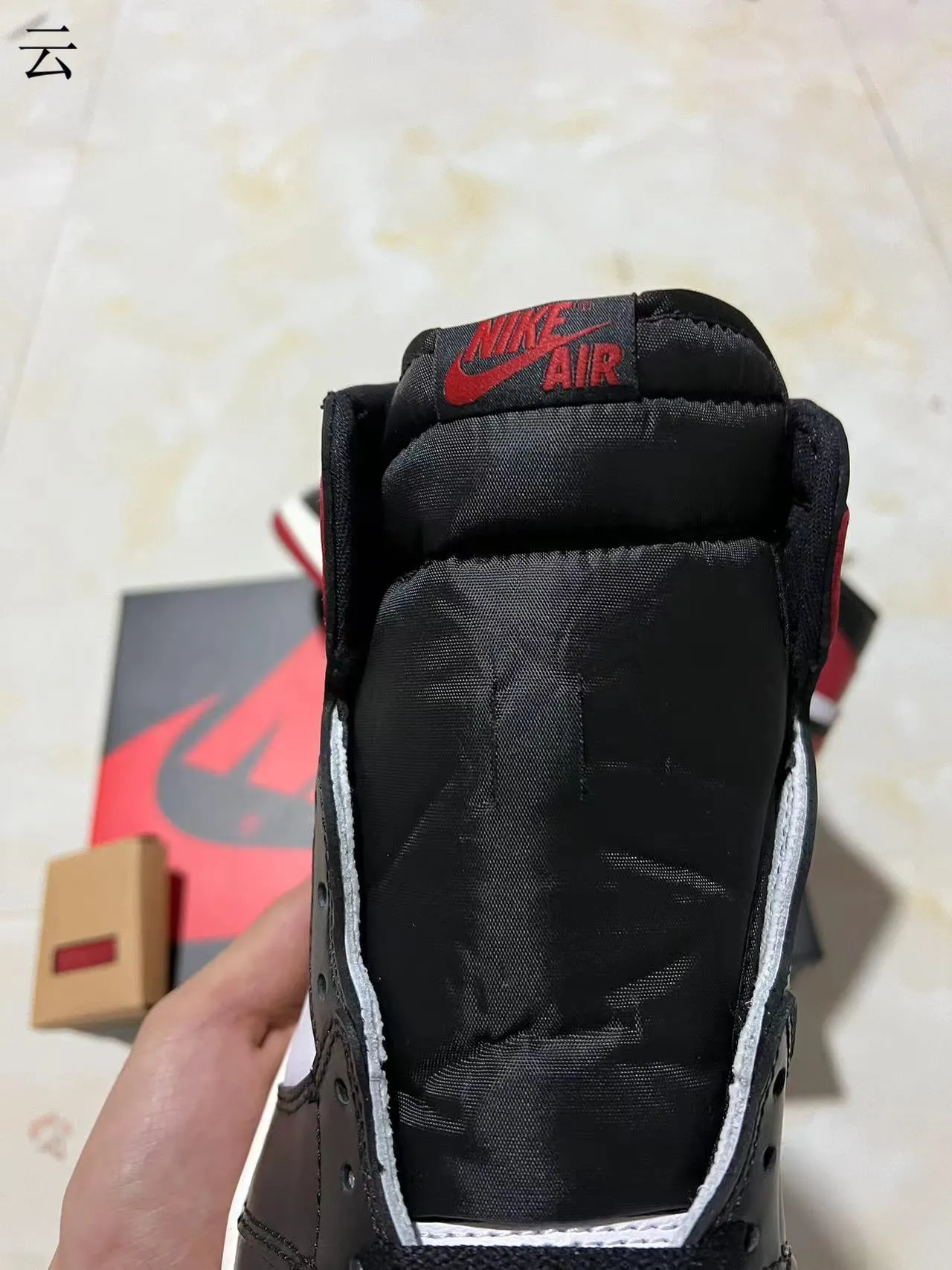 Air Jordan 1 काले और लाल हाई-टॉप लेदर-पैनल्ड बास्केटबॉल जूते 4