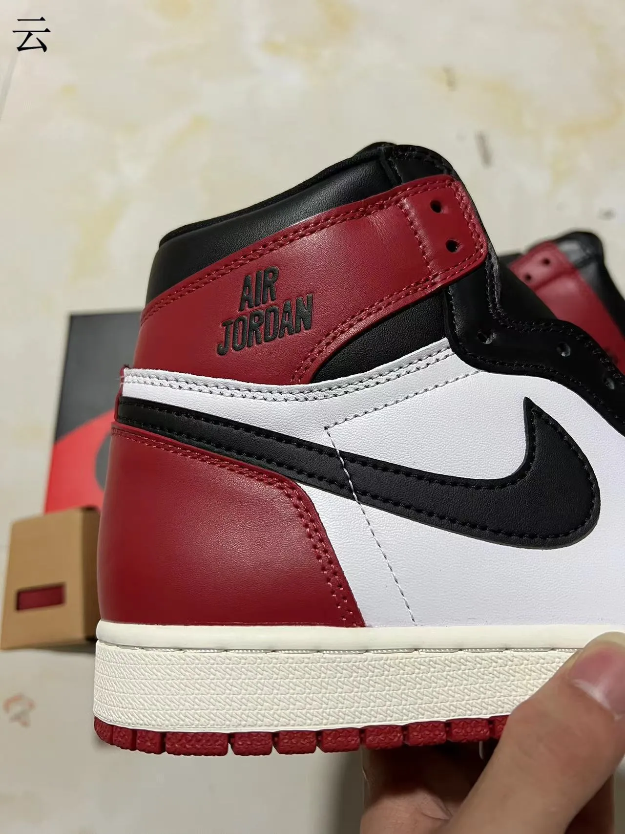 Air Jordan 1 काले और लाल हाई-टॉप लेदर-पैनल्ड बास्केटबॉल जूते 7