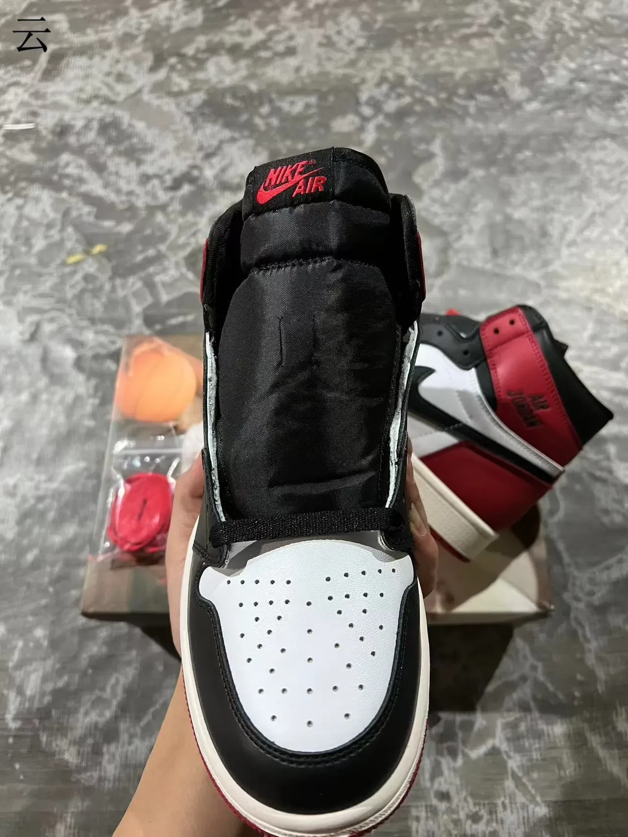 Air Jordan 1 কালো সাদা University Red বাস্কেটবল জুতো 3