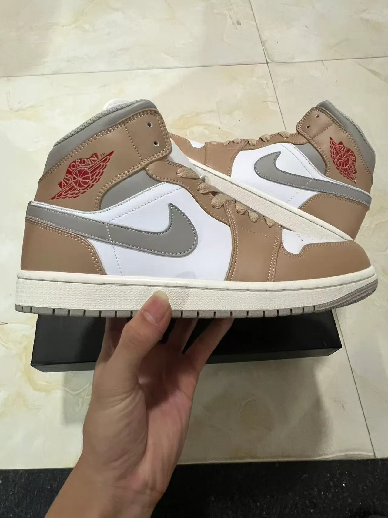 Tênis de basquete Air Jordan 1 High bege cinza branco 7