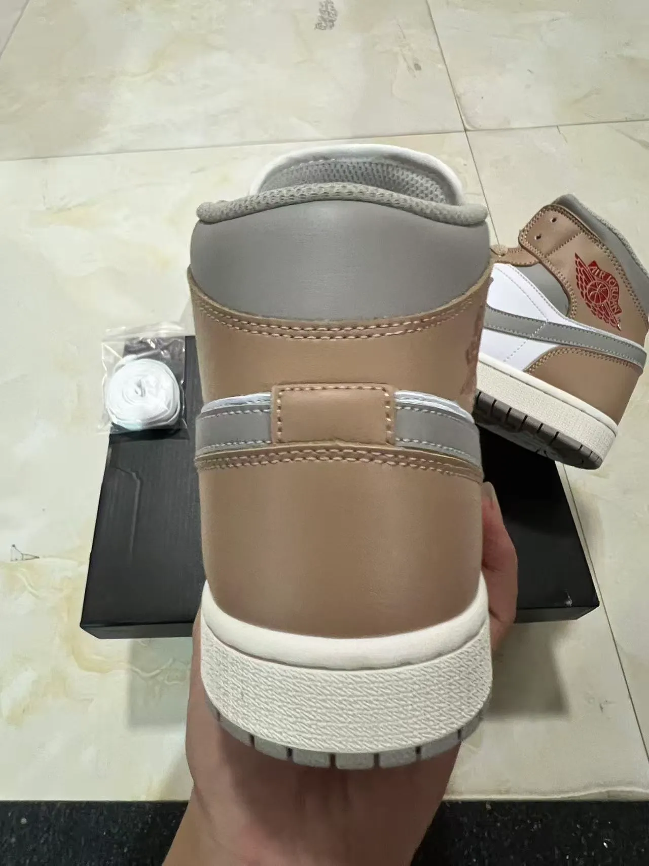 Tênis de basquete Air Jordan 1 High bege cinza branco 8