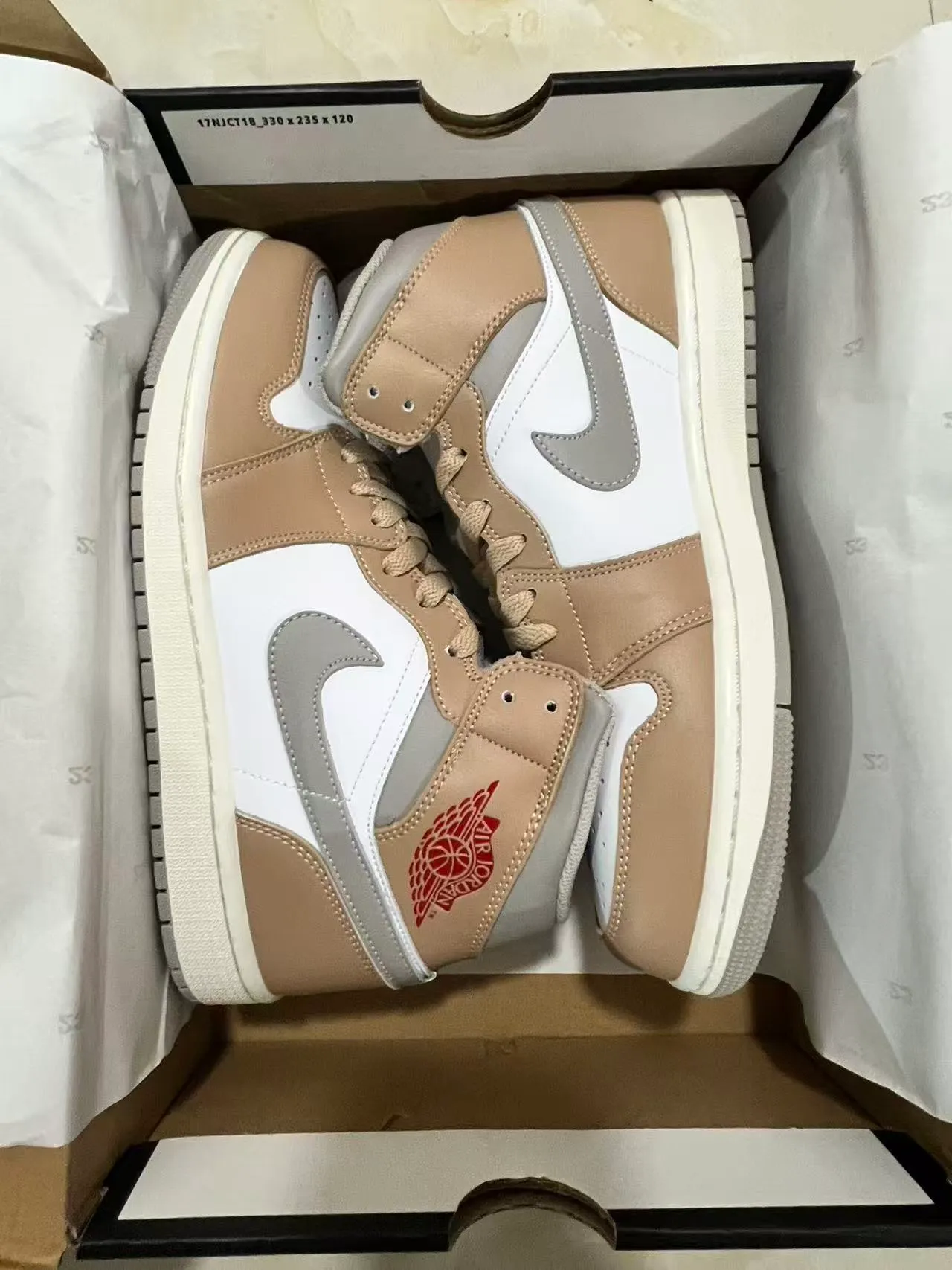 Tênis de basquete Air Jordan 1 High bege cinza branco 9